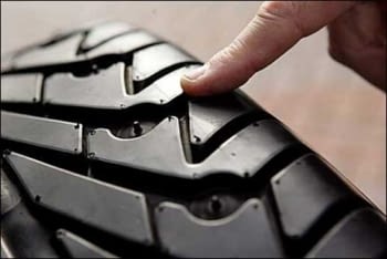 Hacer turismo seguro: ¡Cuida tus neumáticos!
