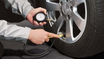 Com comprovar el desgast d'un pneumàtic?